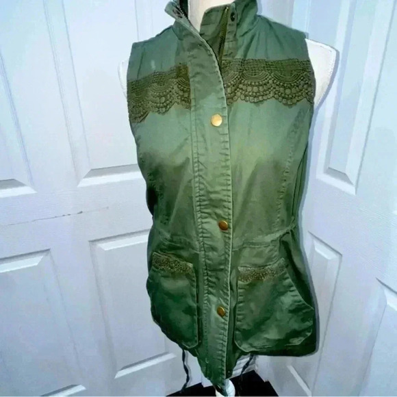 Market & Spruce Olive Sleeveless Vest with pockets and crochet lace deta… - Picture 1 of 12
